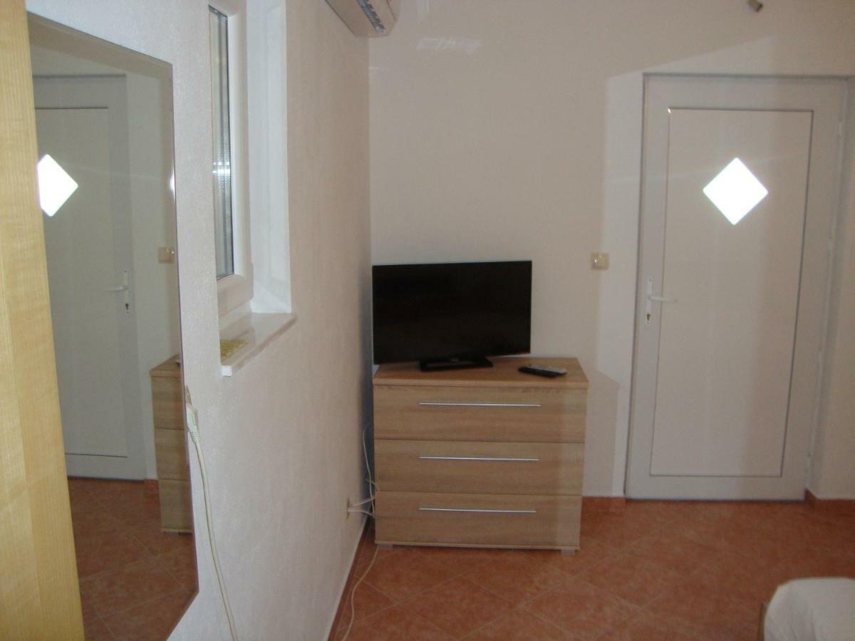 Apartments Mediterranean Sundance Водице Екстериор снимка